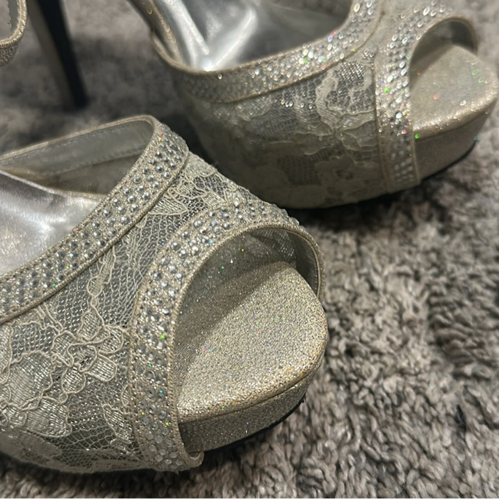 Elegant Lace Peep-Toe Heels